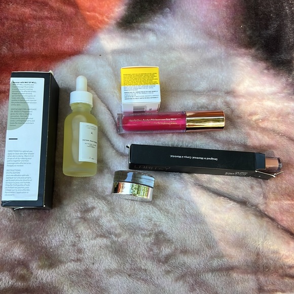 Mixed lot of lip oil scalp treat ,massage oil  and other goodies - Picture 3 of 4